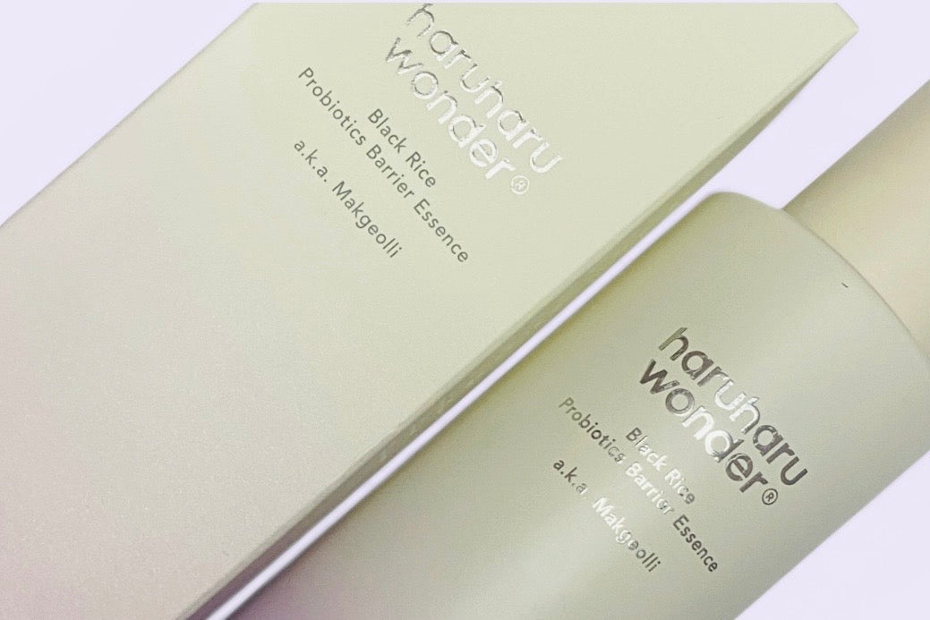 Confezione Haruharu Wonder Black Rice Probiotics Barrier Essence, essenza viso idratante con riso nero e probiotici