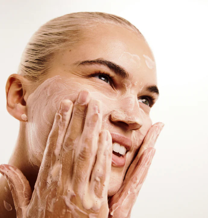 Carbon Theory Gel Detergente Viso alla Vitamina C & Caffeina 100 ml