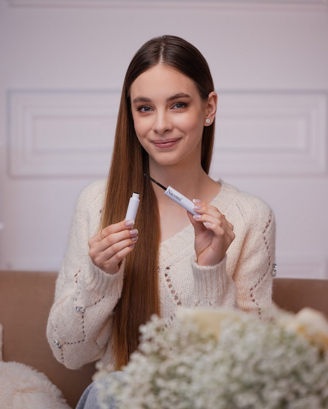 Nacomi  Siero rinforante ciglia e sopracciglia doppio applicatore 4ml