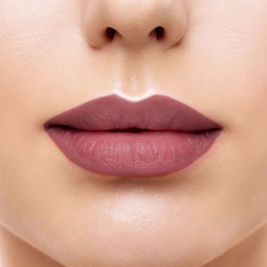 Effetto del rossetto naturale Everyday for Future sulle labbra, colore nude rosato e finish luminoso. TokyOhBeauty.com