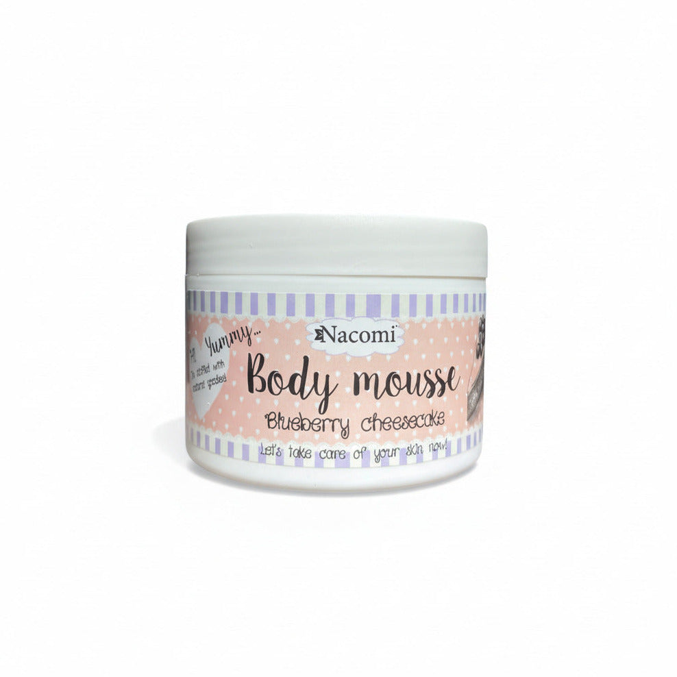 Mousse corpo Nacomi con estratto di mirtillo, olio di mandorle, burro di karité, olio di rosa mosqueta. Disponibile su Tokyoh Beauty
