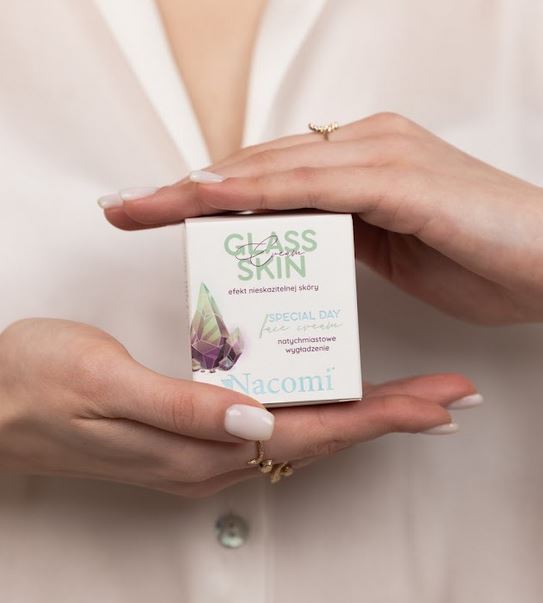 Confezione crema viso Nacomi Glass Skin Special Day  trattamento idratante e levigante con effetto pelle di vetro per una luminosità naturale
