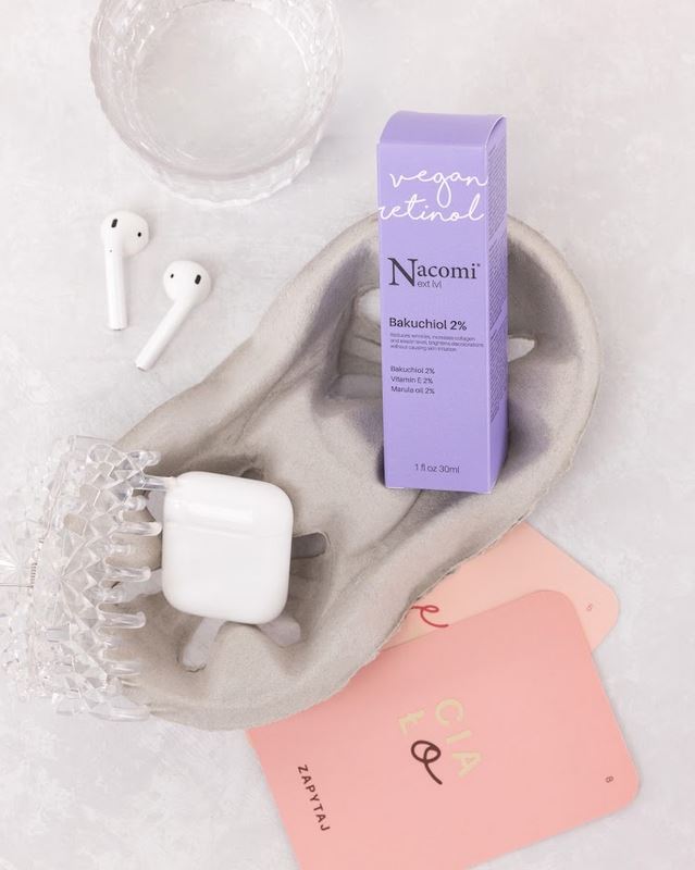 Ambientazione siero viso Nacomi Next Lvl Vegan Retinol Bakuchiol 2% e vitamina E e oli vegetali per pelle liscia e luminosa