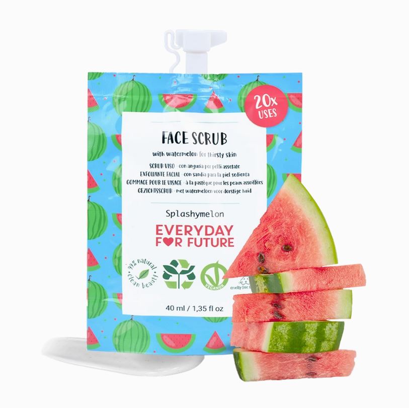 Confezione scrub viso Everyday for Future Riso e Anguria, affianco ad un pezzo di anguria tagliata a pezzi triangolari