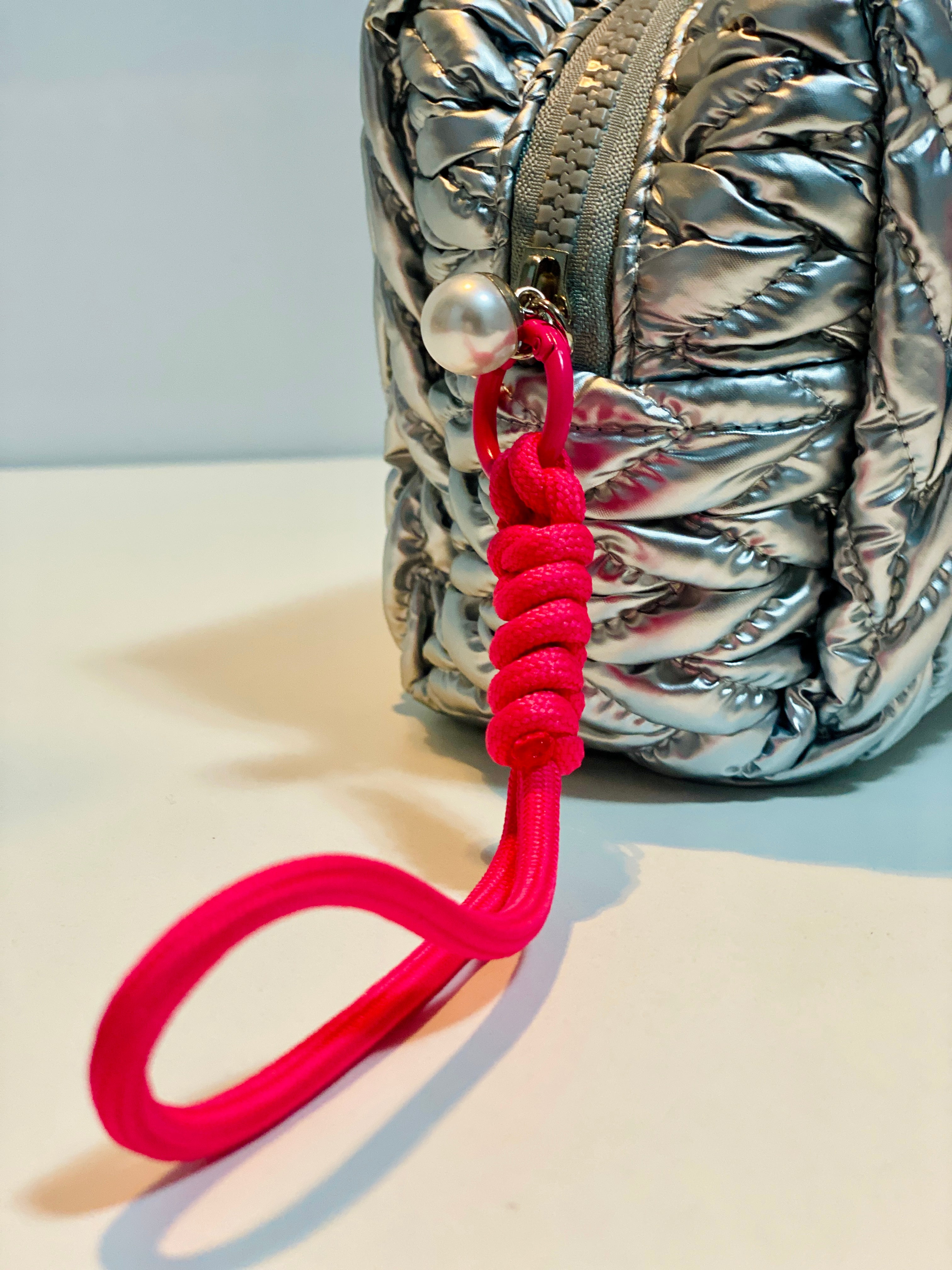 Pochette collezione Tokyoh Beauty Moon Girl Mood dettagli laccetto e chiusura