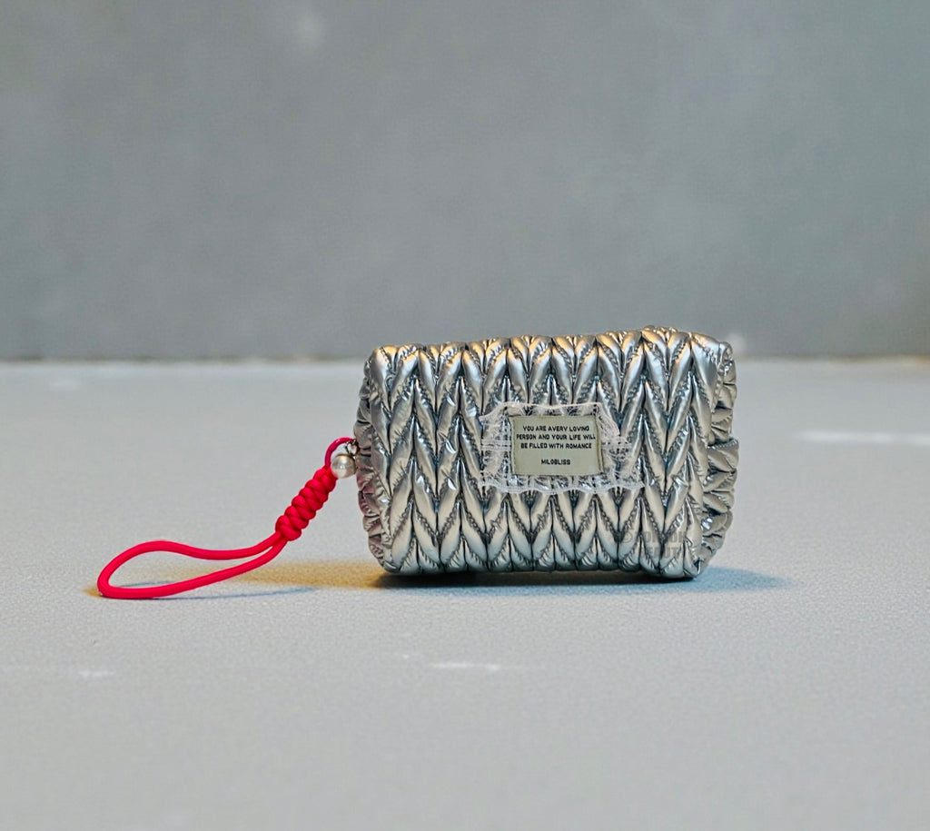 Pochette argento con laccetto fucsia collezione Tokyoh Beauty Moon girl mood
